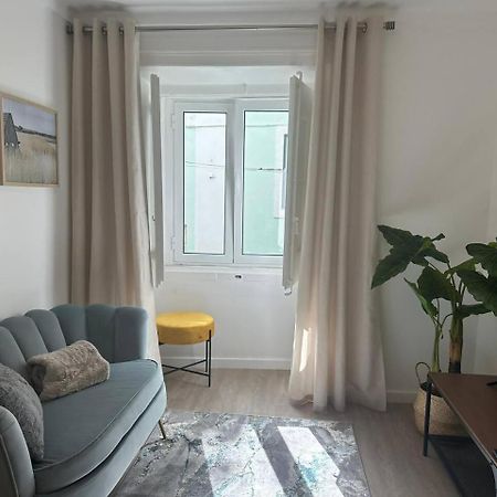 Stylish Renovated Apartment In Chiado 리스본 외부 사진