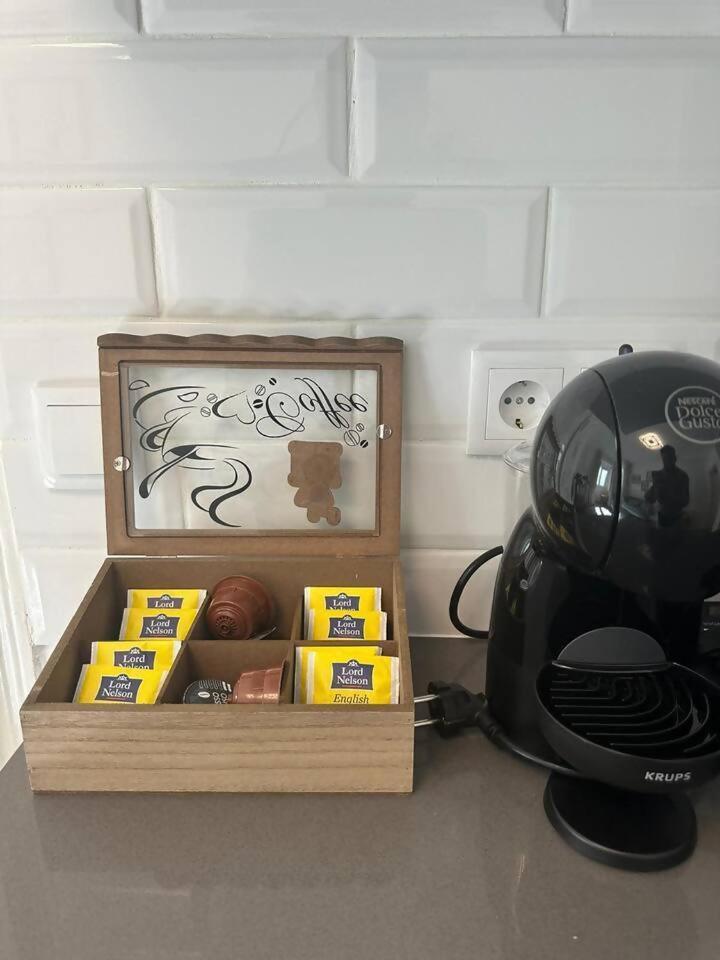 Stylish Renovated Apartment In Chiado 리스본 외부 사진