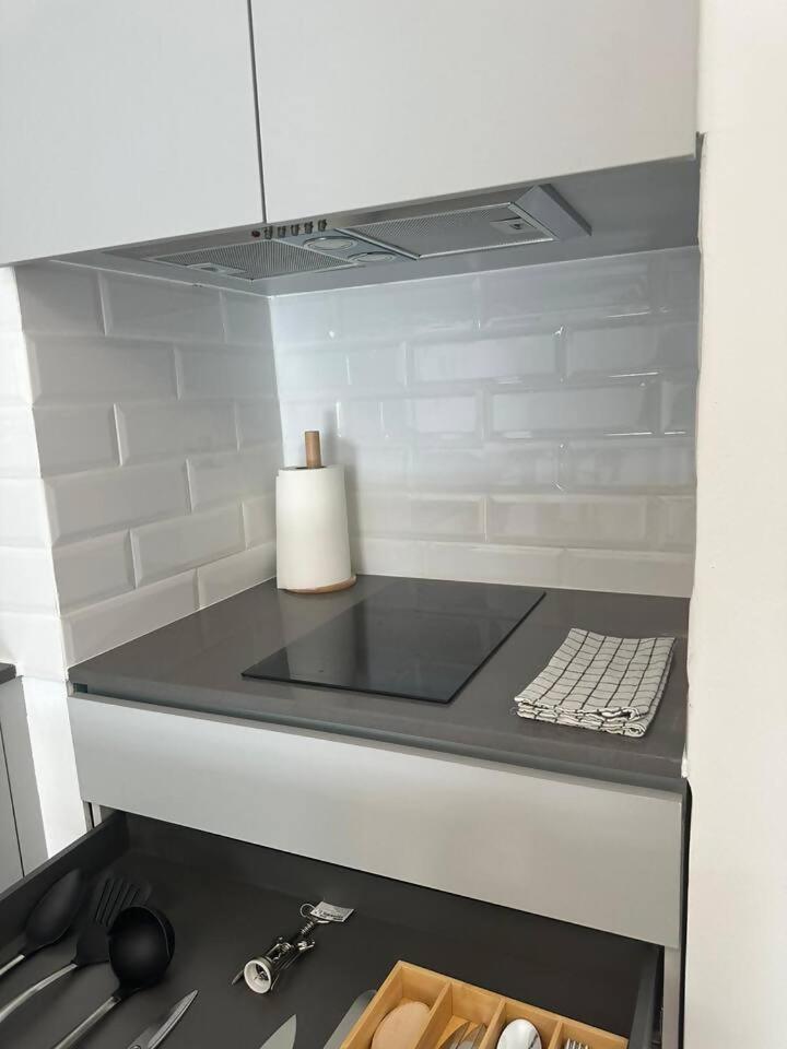 Stylish Renovated Apartment In Chiado 리스본 외부 사진