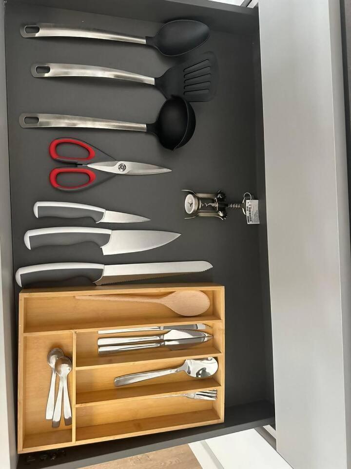 Stylish Renovated Apartment In Chiado 리스본 외부 사진