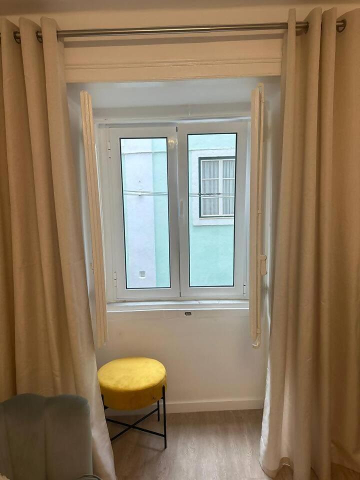 Stylish Renovated Apartment In Chiado 리스본 외부 사진